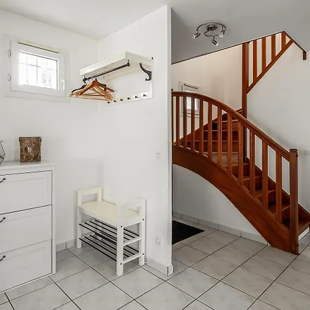 Apartment House 4 Bedroomed Near Disneyland Paris *