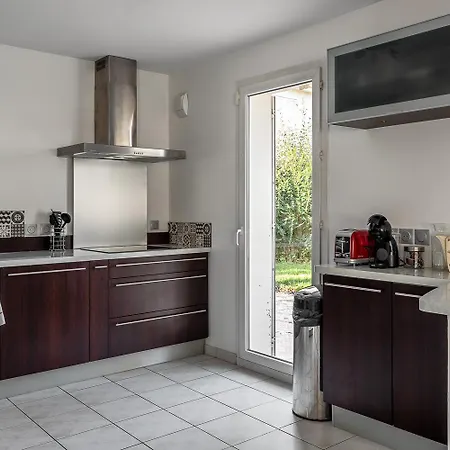 Apartment House 4 Bedroomed Near Disneyland Paris Serris