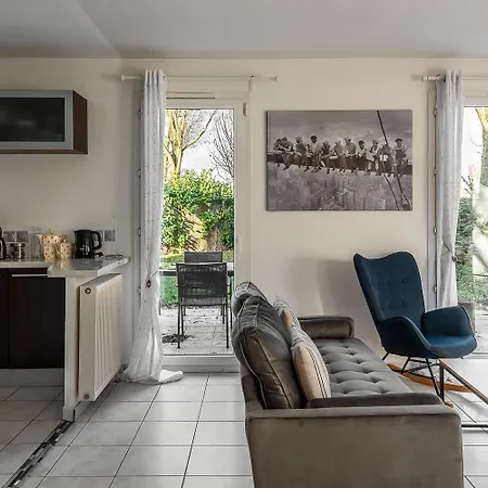 House 4 Bedroomed Near Disneyland Paris Apartment *
