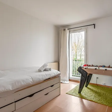 Apartment House 4 Bedroomed Near Disneyland Paris *