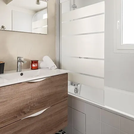 House 4 Bedroomed Near Disneyland Paris Apartment *