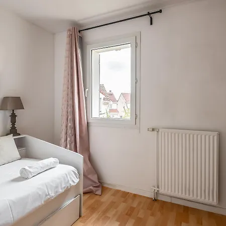 Apartment House 4 Bedroomed Near Disneyland Paris *