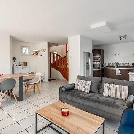 House 4 Bedroomed Near Disneyland Paris Apartment Serris