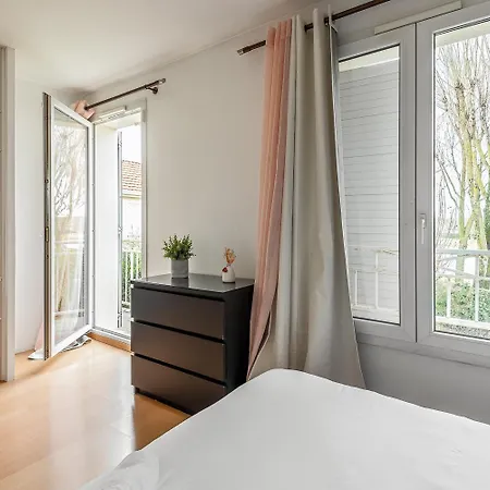 Apartment House 4 Bedroomed Near Disneyland Paris Serris