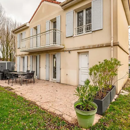 House 4 Bedroomed Near Disneyland Paris Serris
